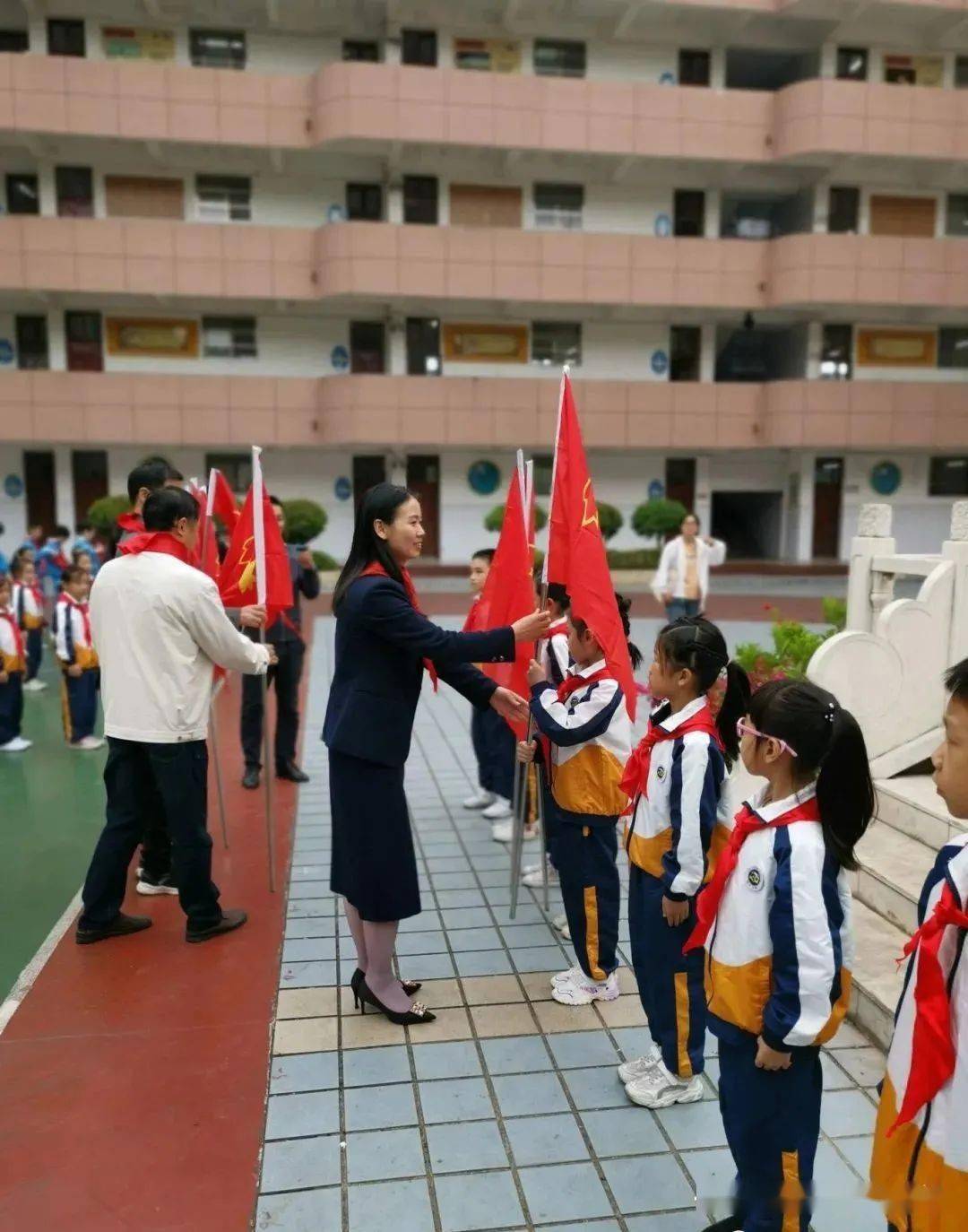 临川实验小学:童心向党 快乐成长