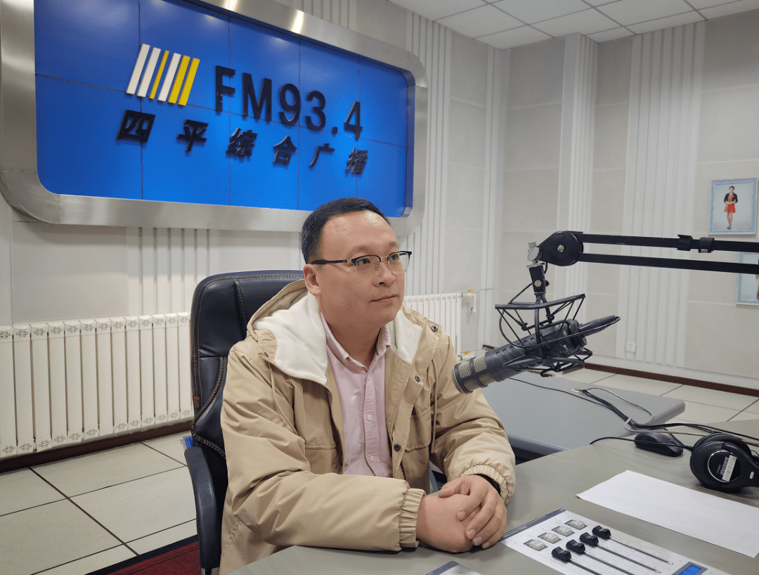 青春有为四平市杰出青年教师梁旭