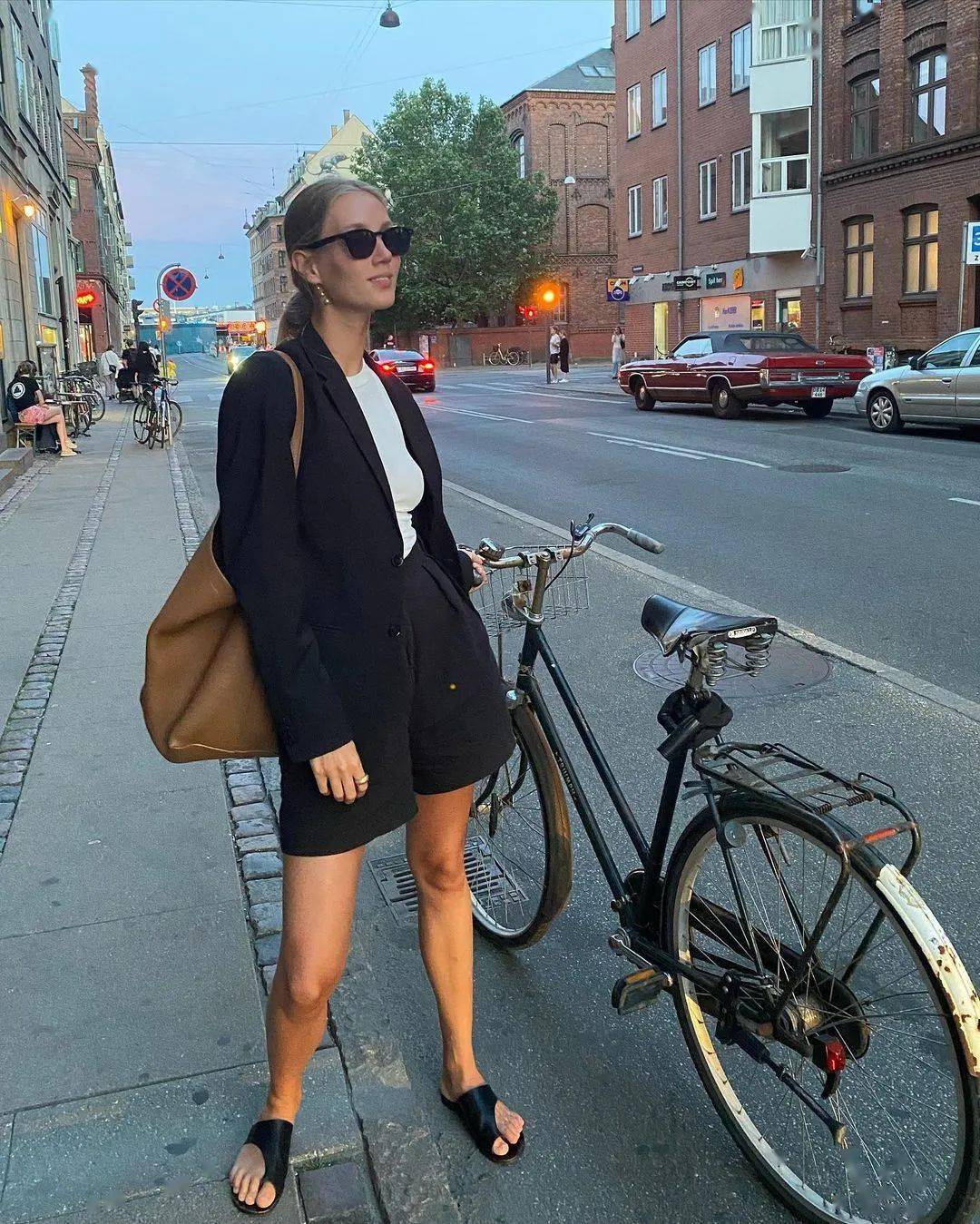 Vogue 在哥本哈根时装周 时髦女士都是骑单车赶场子的