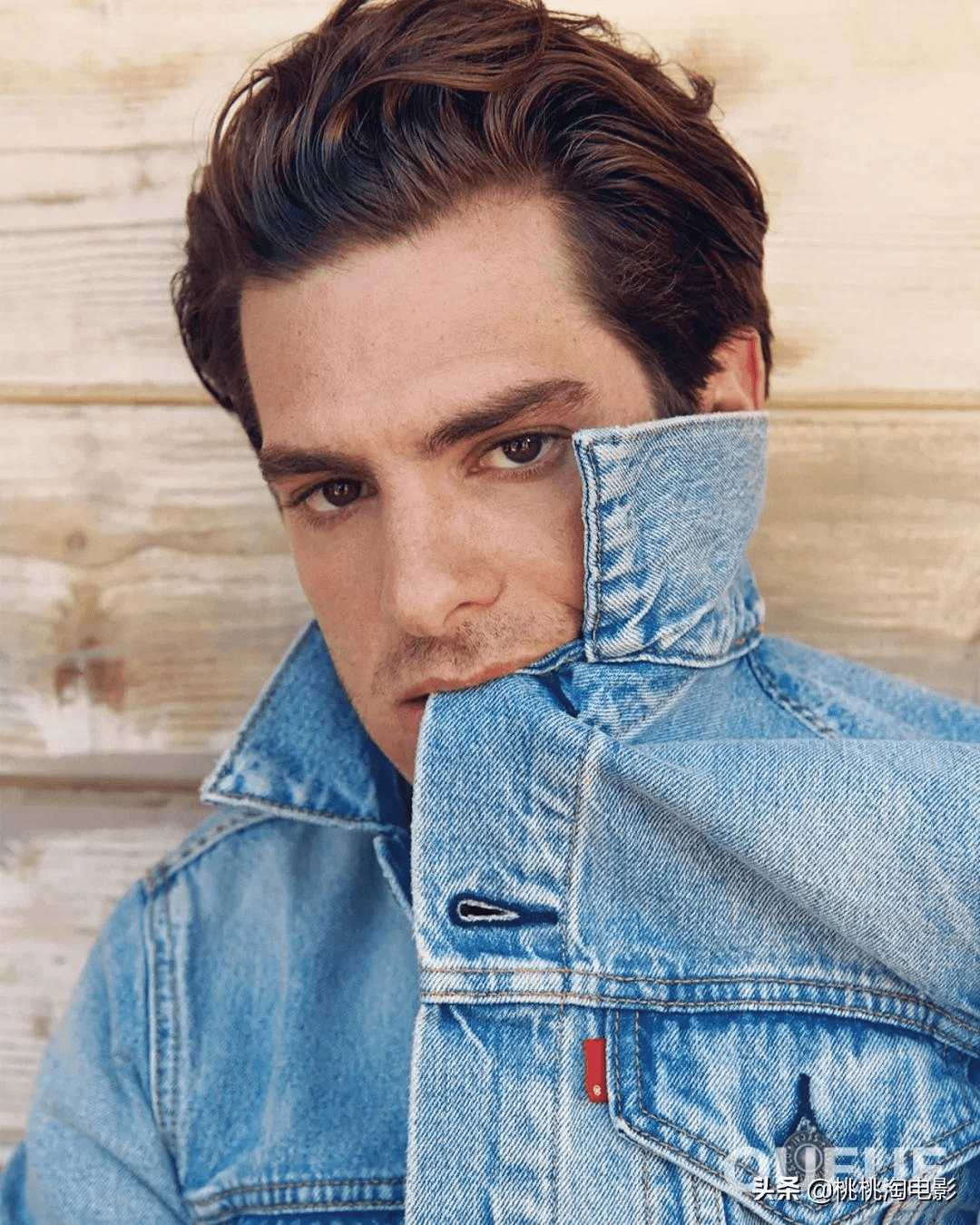 组图:"蜘蛛侠"安德鲁·加菲尔德杂志大片,秋日型男风度翩翩