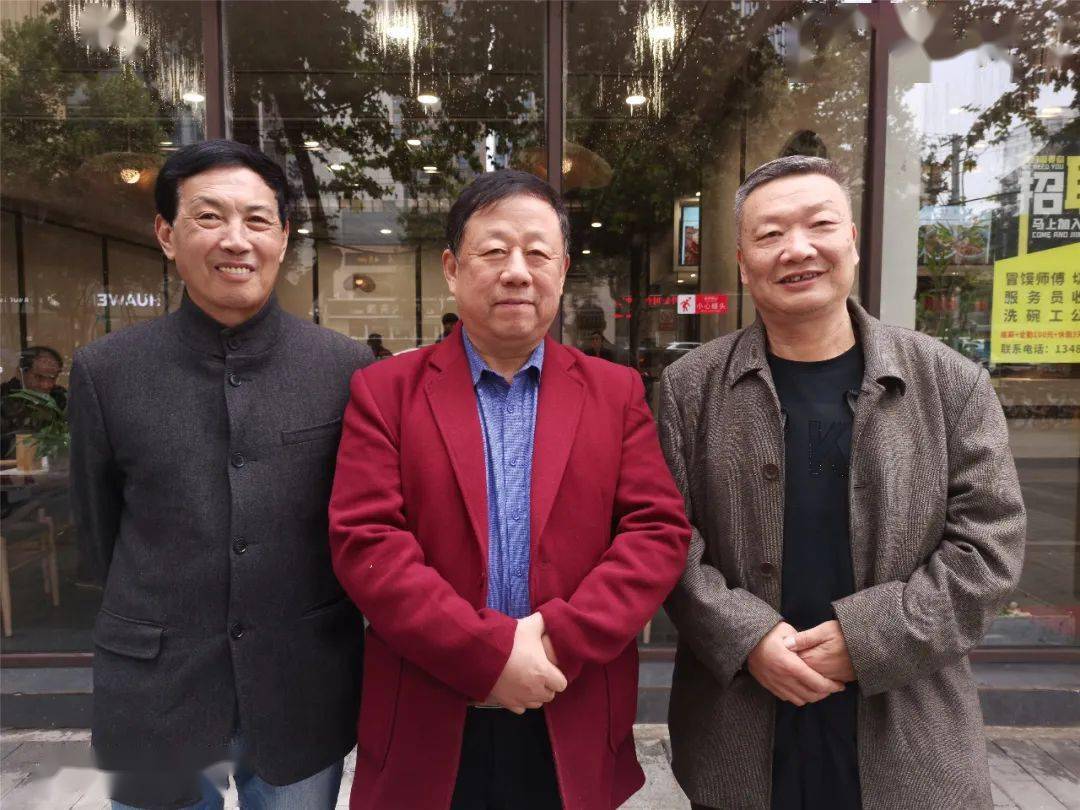 陈建成,一个虎头虎脑的小伙子,在28岁那年,拜在葫芦头泡馍大师张耀武