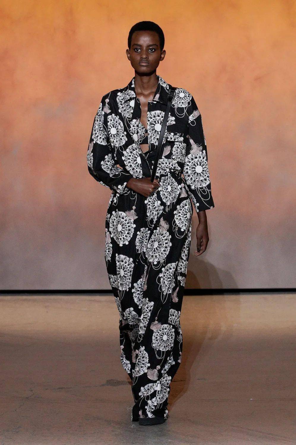 公众 把太阳光的颜色穿在身上!HERMèS(爱马仕)2022春夏全新系列发布