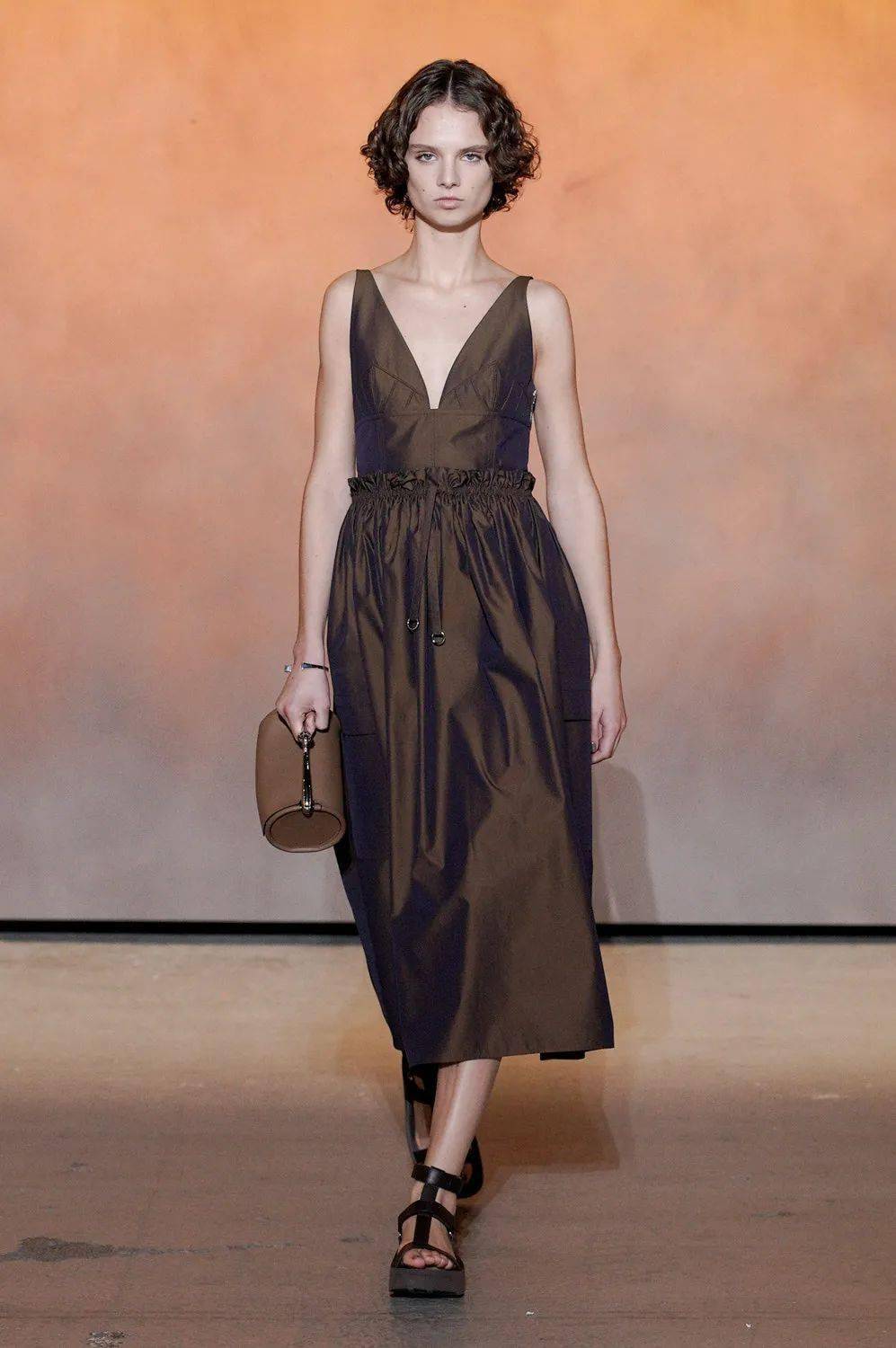 公众 把太阳光的颜色穿在身上!HERMèS(爱马仕)2022春夏全新系列发布