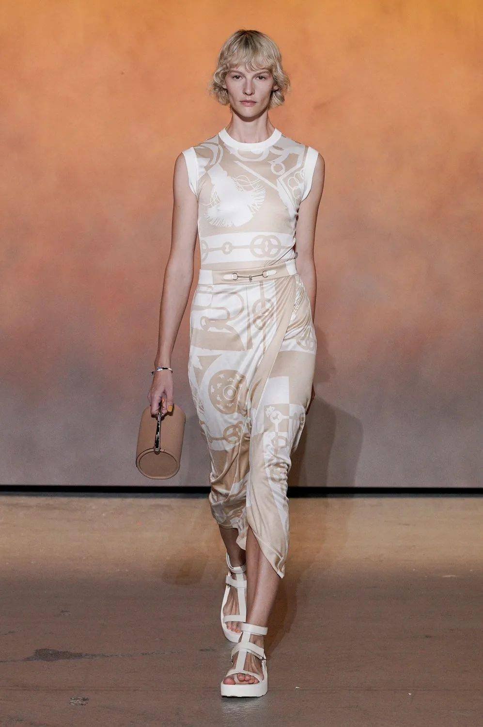 公众 把太阳光的颜色穿在身上!HERMèS(爱马仕)2022春夏全新系列发布