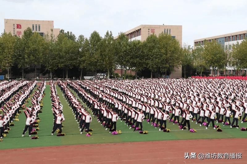 昌乐及第中学举行第十届校园体育节61秋季运动会