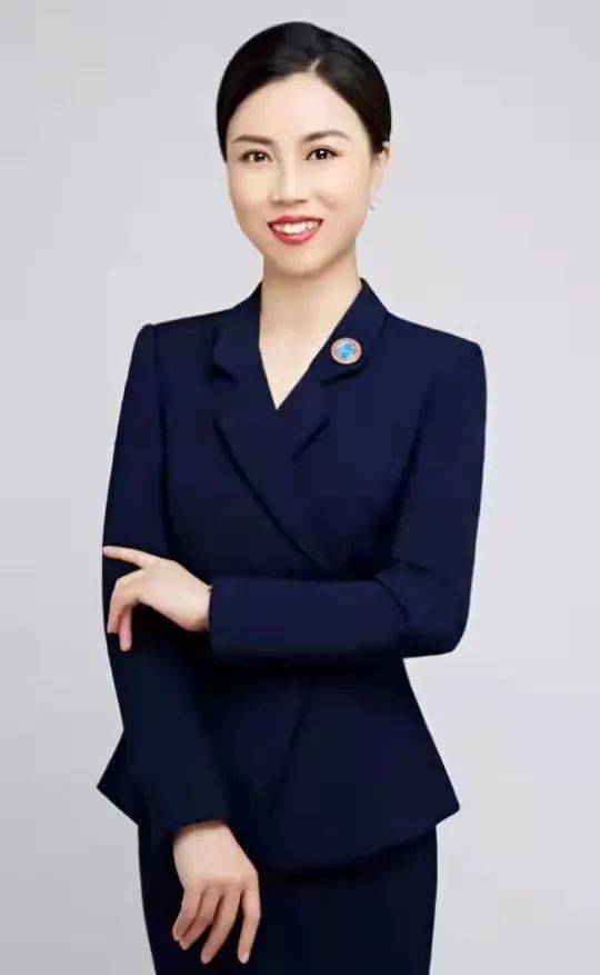 高新教育规范教师礼仪塑造教师形象西安高新区子悦优家尚品幼儿园教师