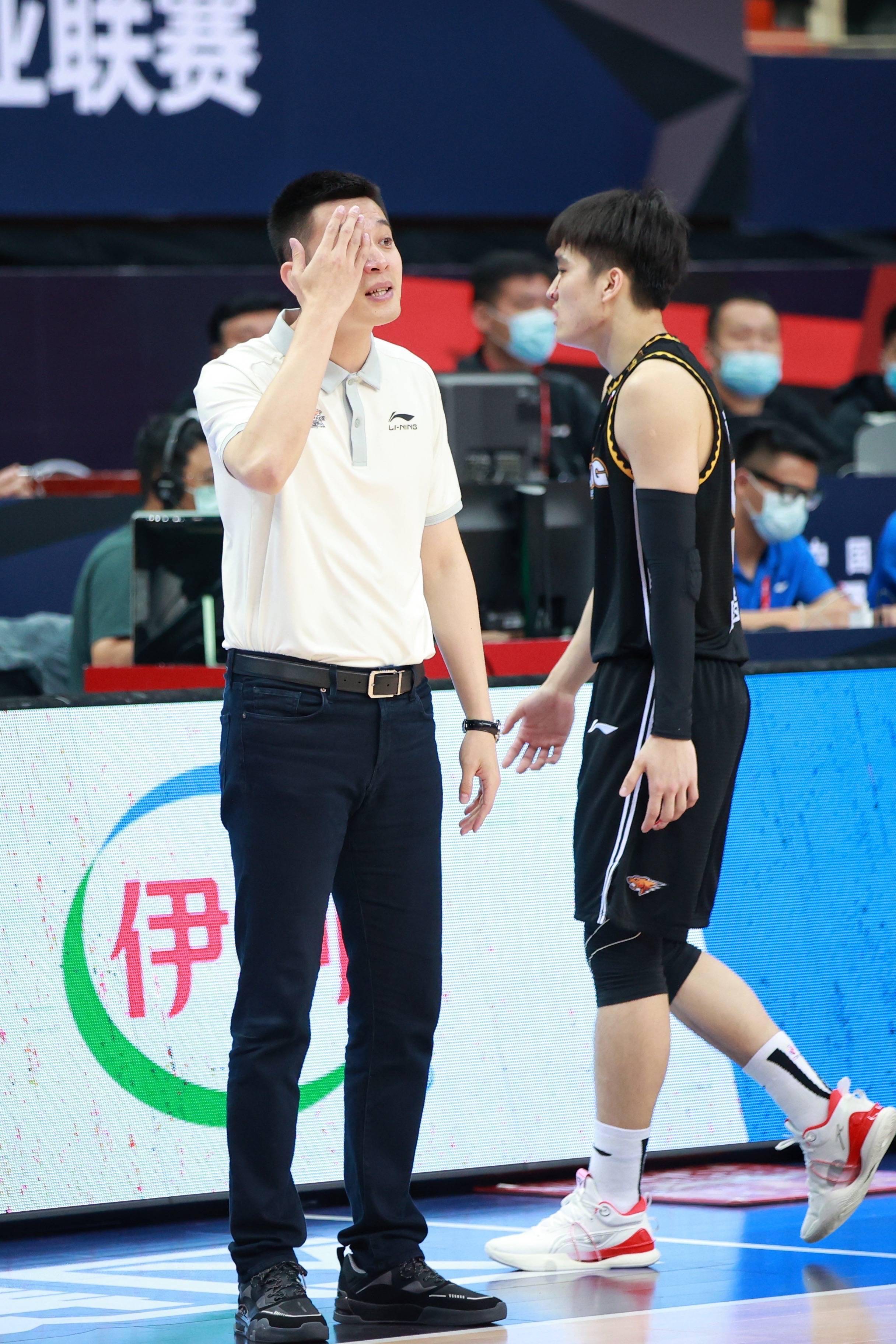 篮球cba第一阶段辽宁本钢胜山东高速