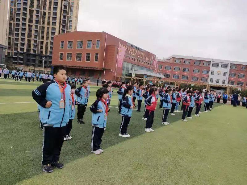 宣化区东升路小学开展军训展少年风采