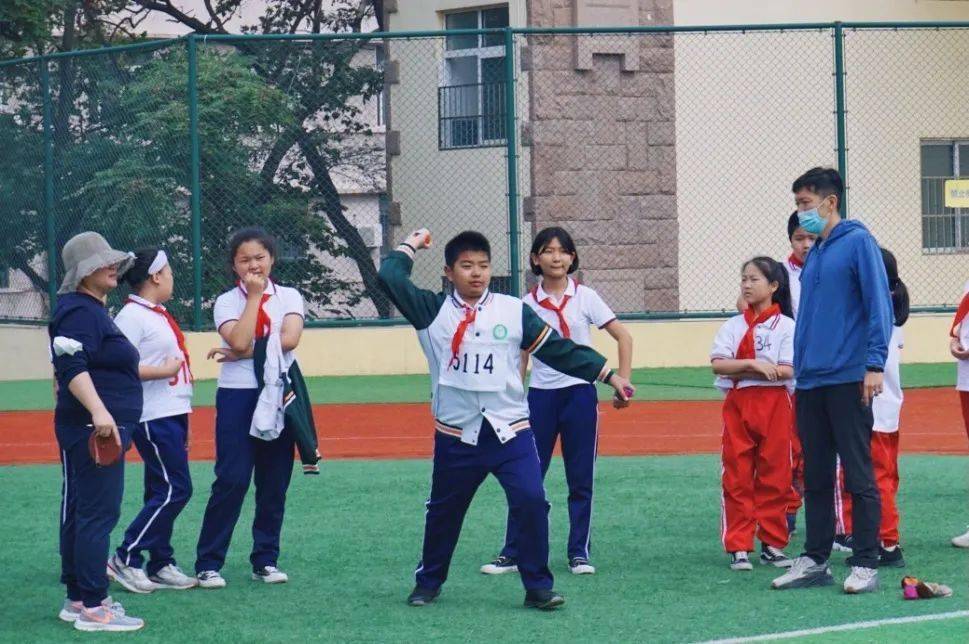 拼搏规则合作快乐——青岛人民路第二小学2021年秋季田径运动会