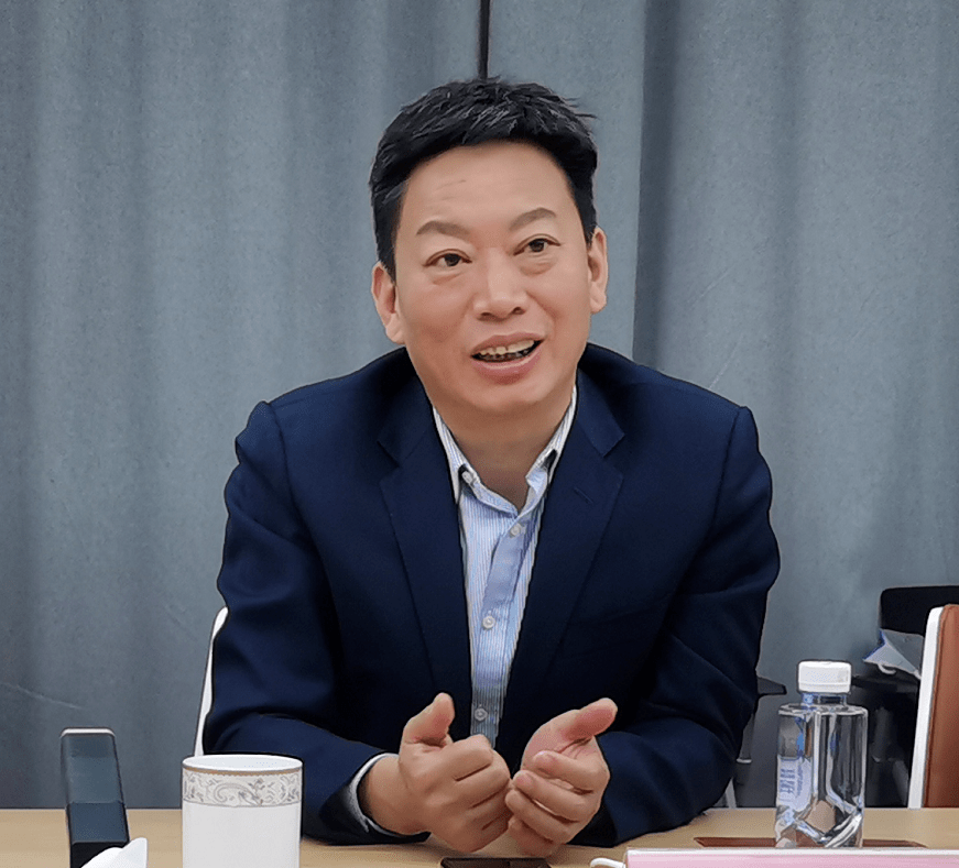 张鹏对程文彬一行的到访表示欢迎,对中建七局的发展模式及发展业绩