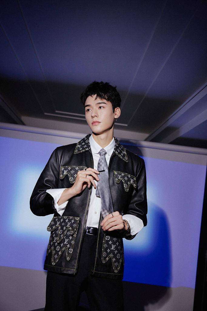 上海 一周潮男快拍：蔡徐坤绅士儒雅 张艺兴高档帅气