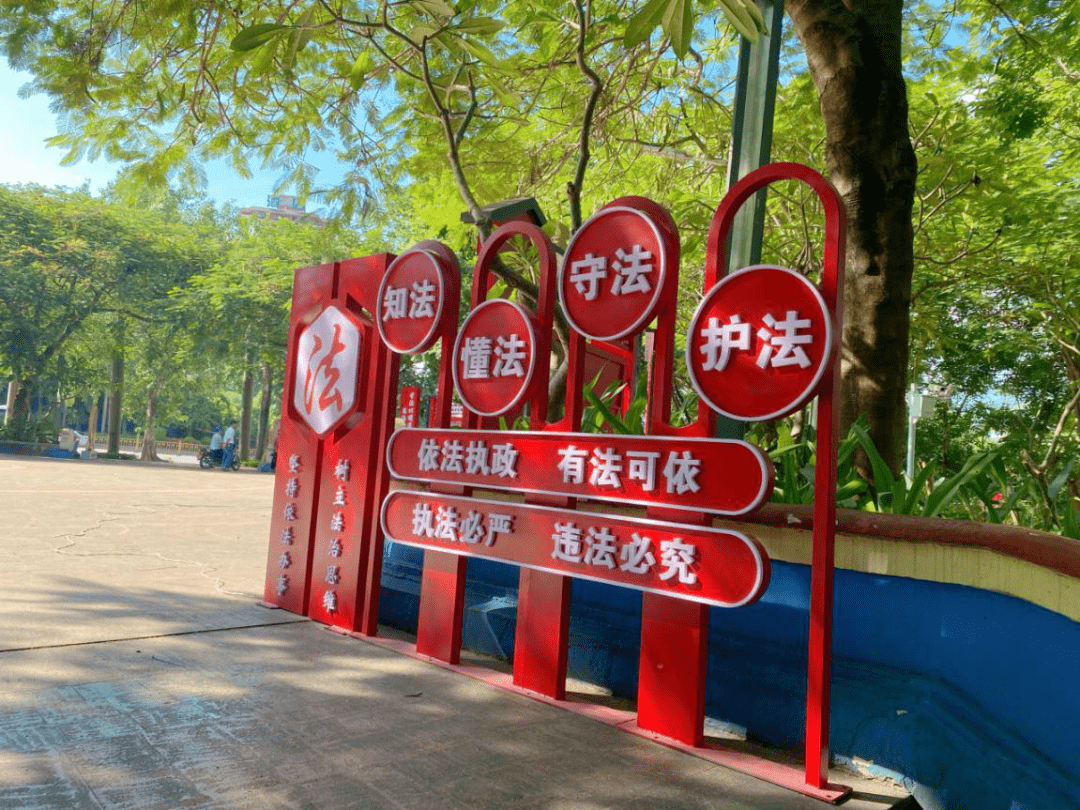 党史学习教育景洪市首个法治文化广场建成使用市民又多了一个学法好