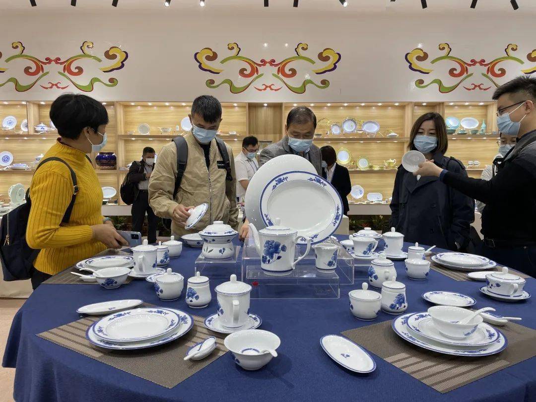 没时间去瓷博会现场?别急,点这里带你沉浸式观展!