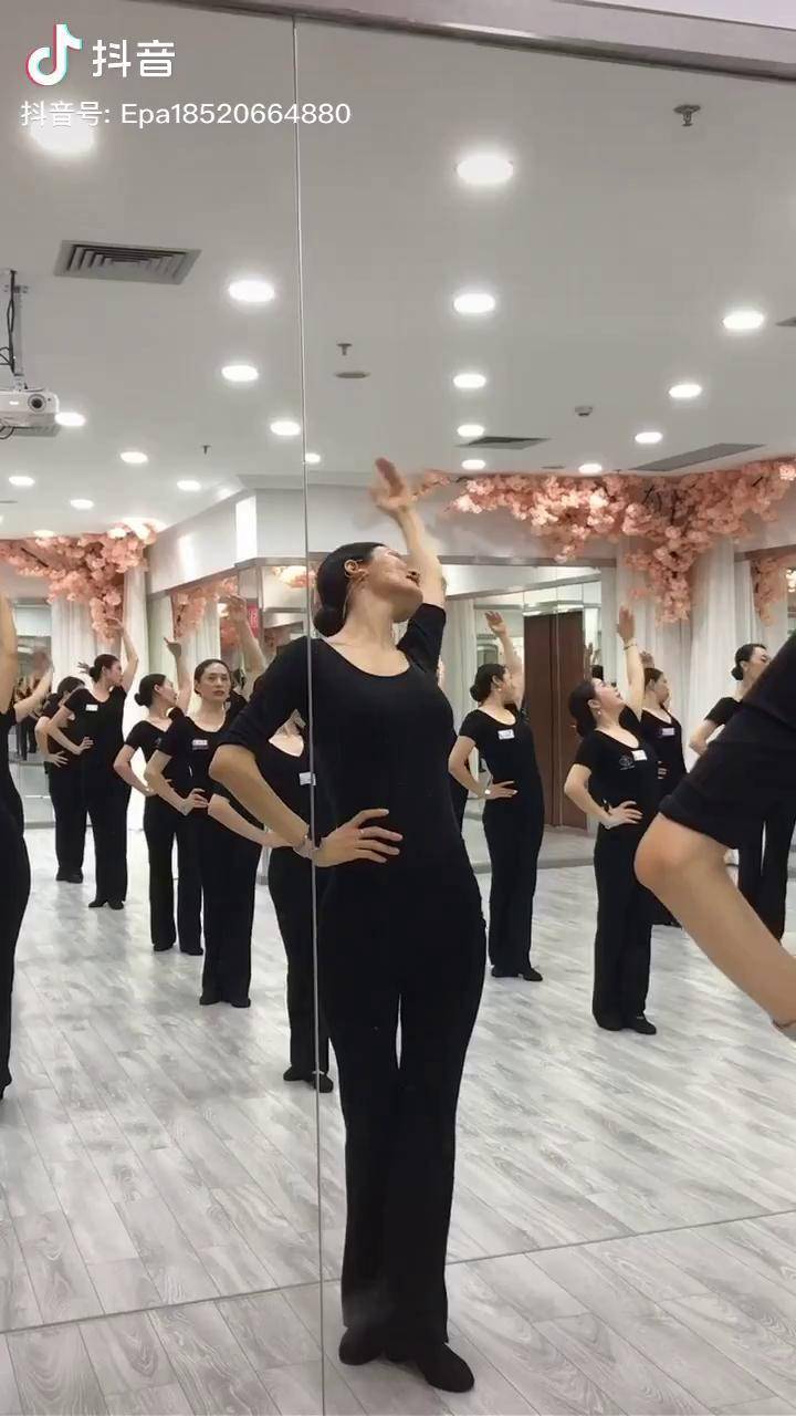 在持续的训练中雕琢腰背的美!赵艳萍优美形体 形体 仪态 瘦