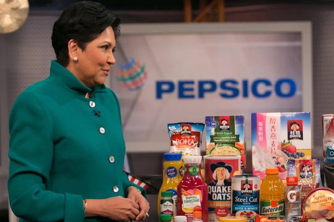 在努伊的记忆中,童年是院子里的秋千,狄更斯小说与《牛津英语词典》.