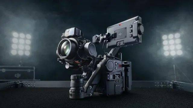 技术|集多系统于一体！大疆发布首款四轴电影摄影机 DJI Ronin 4D