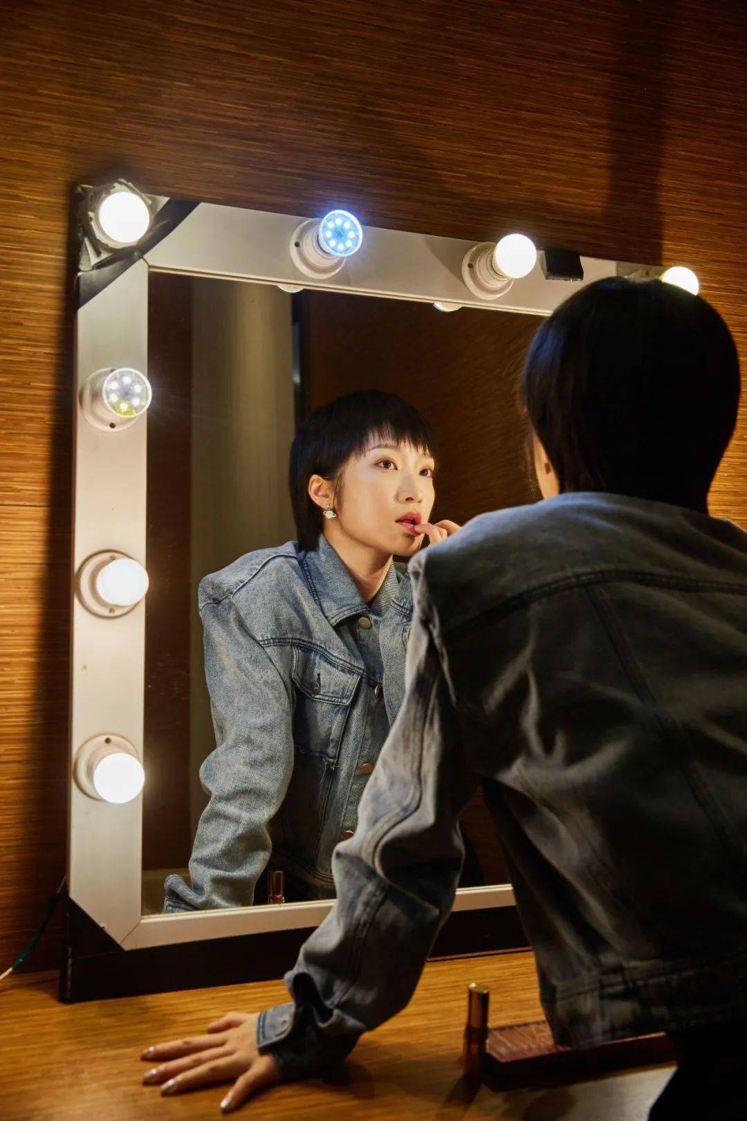 挣扎中的网络电影女演员:"我们不是拍文艺小黄片的"_顾靖