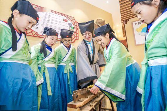 中药房|体验中医文化 迎接“世界传统医药日”