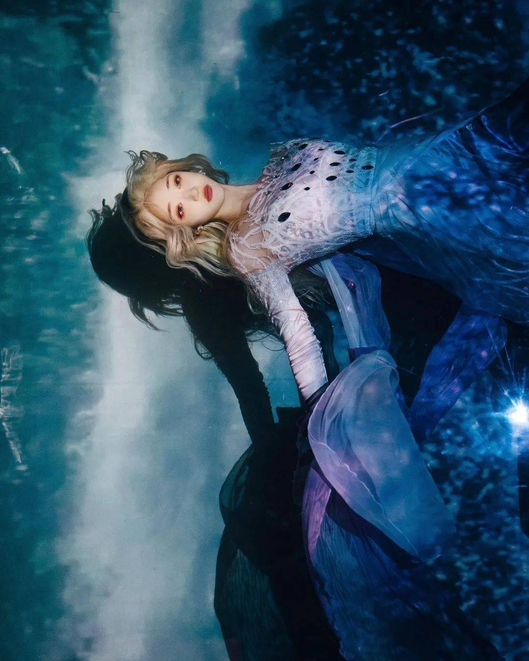 俄罗斯摄影师德米特里水中美少女写真