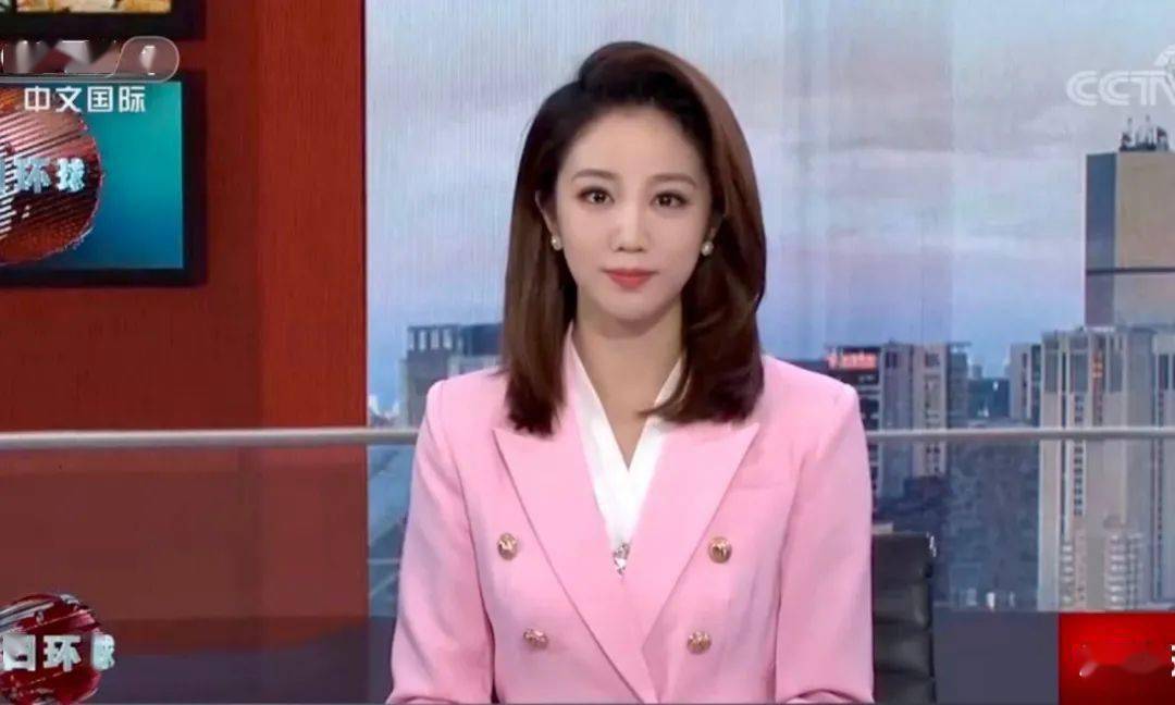 cctv4今日环球女主持人图片