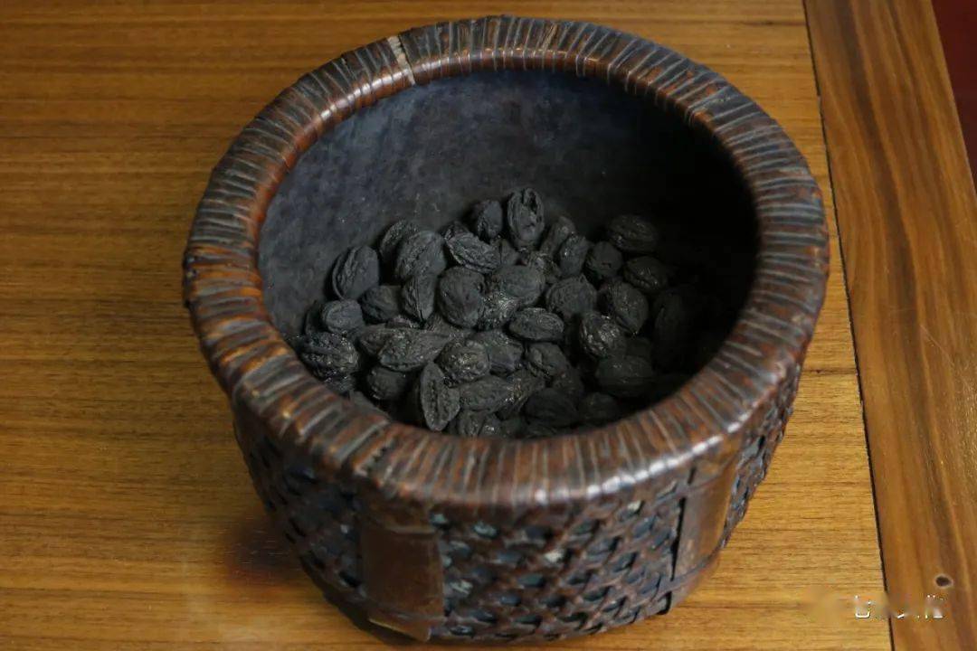 无烟不炸整颗核桃炭好茶还需活火烹碳火煮茶茶更香