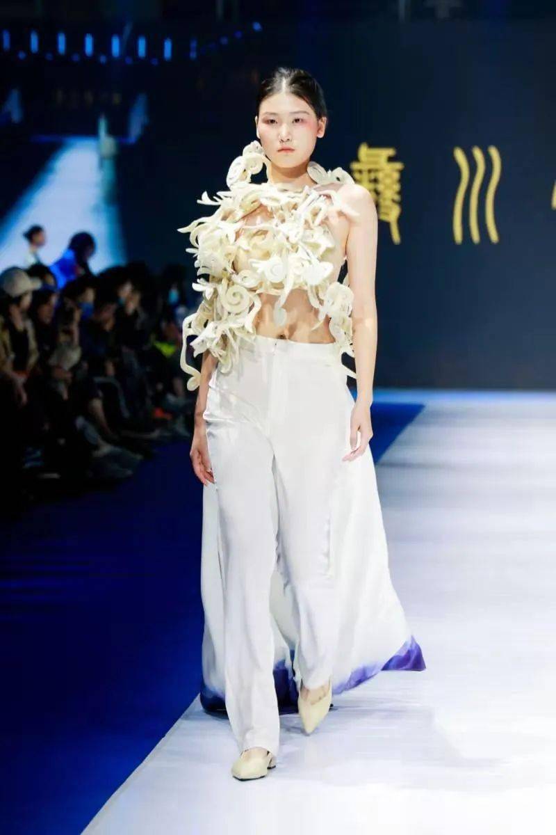 国际会展中心 宁波时尚节 | 凉山服饰秀，惊艳甬城
