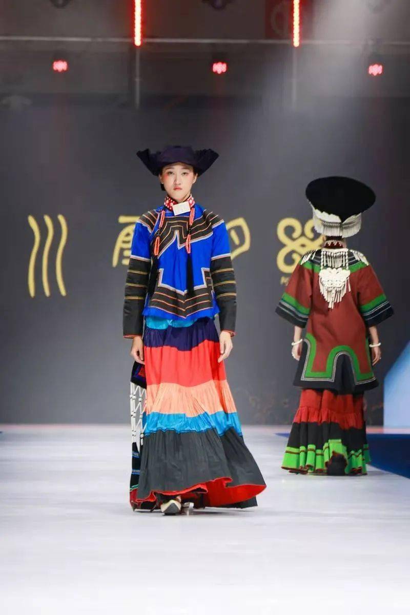 国际会展中心 宁波时尚节 | 凉山服饰秀，惊艳甬城