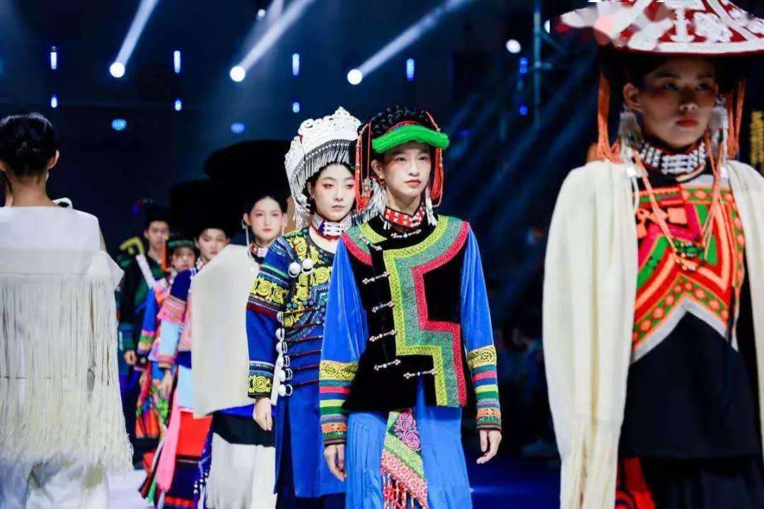 国际会展中心 宁波时尚节 | 凉山服饰秀，惊艳甬城