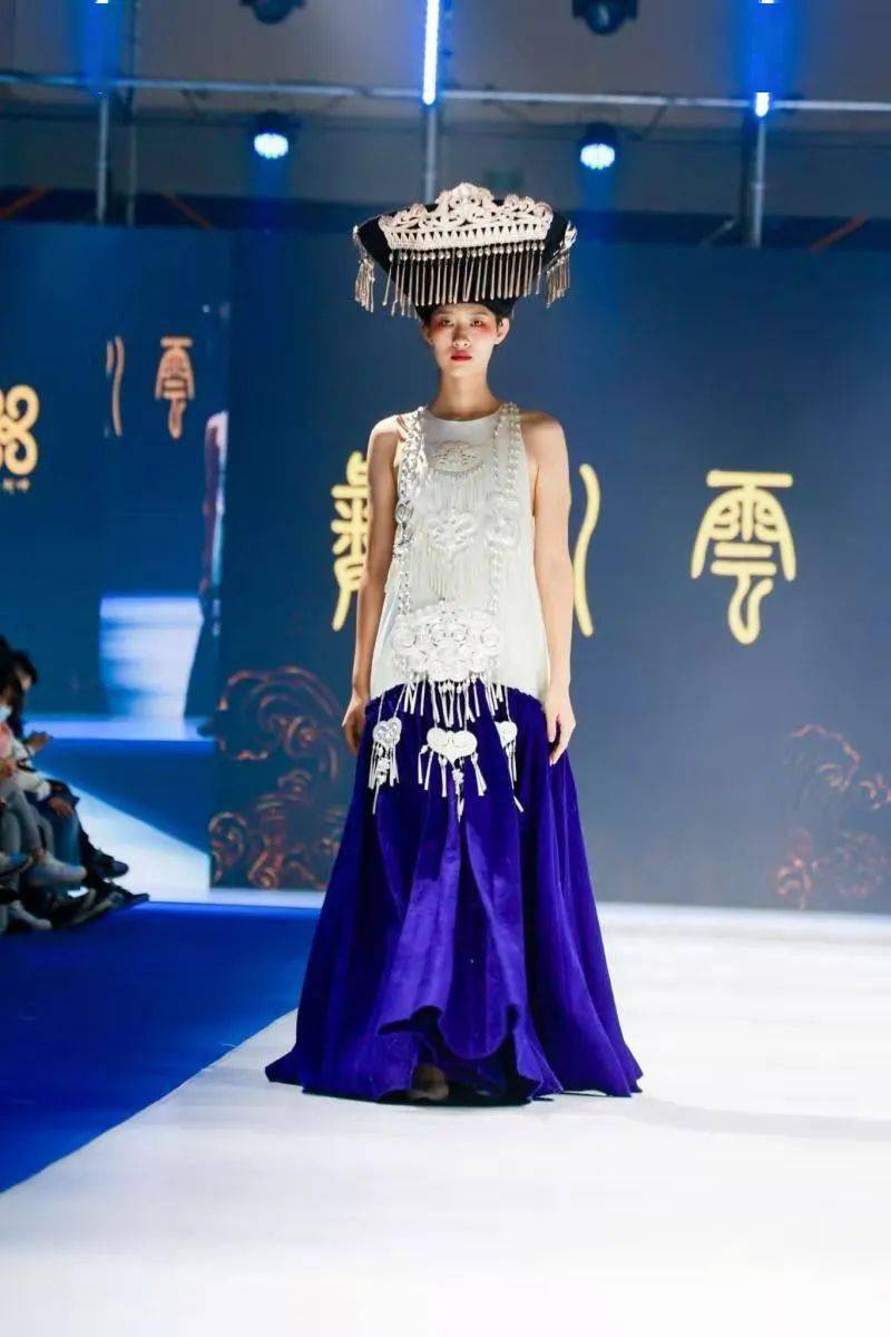 国际会展中心 宁波时尚节 | 凉山服饰秀，惊艳甬城
