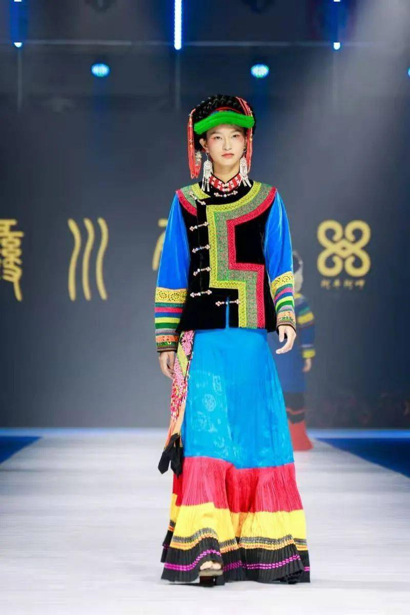 国际会展中心 宁波时尚节 | 凉山服饰秀，惊艳甬城