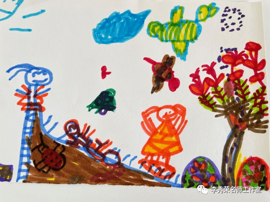 孩子们用绘画表征户外滑草的欢乐时光/////////////////////起初纸箱