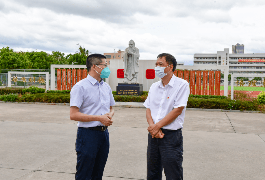 同安中学校长图片