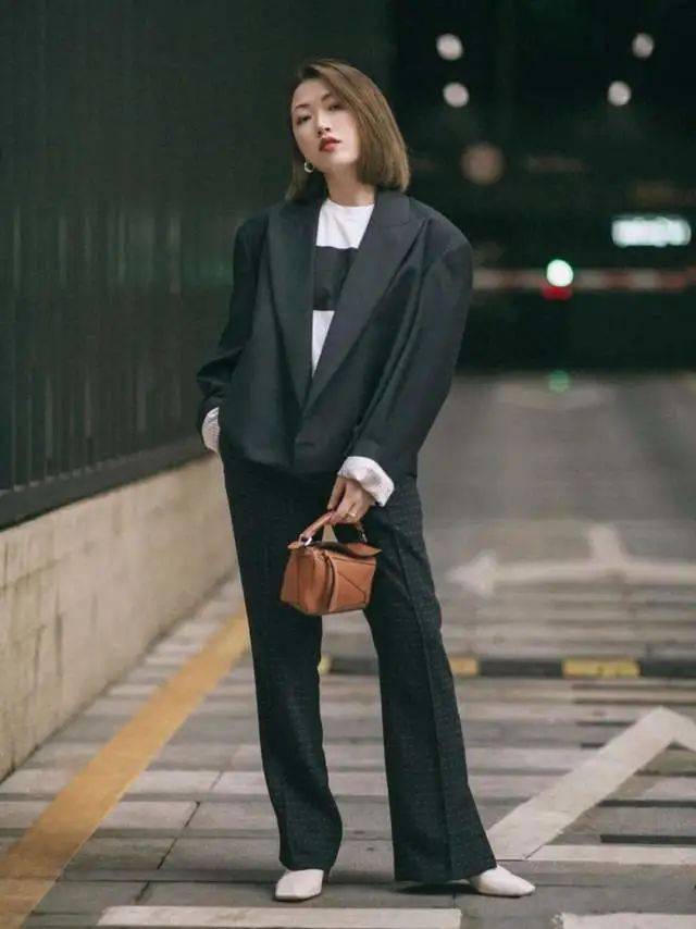 小个子 入秋穿什么鞋？今年流行这双“低跟靴”，时髦显腿长，小个子必备！