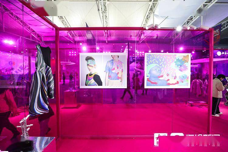 服装 设计感十足!世界工业设计大会上有处亮粉色打卡地