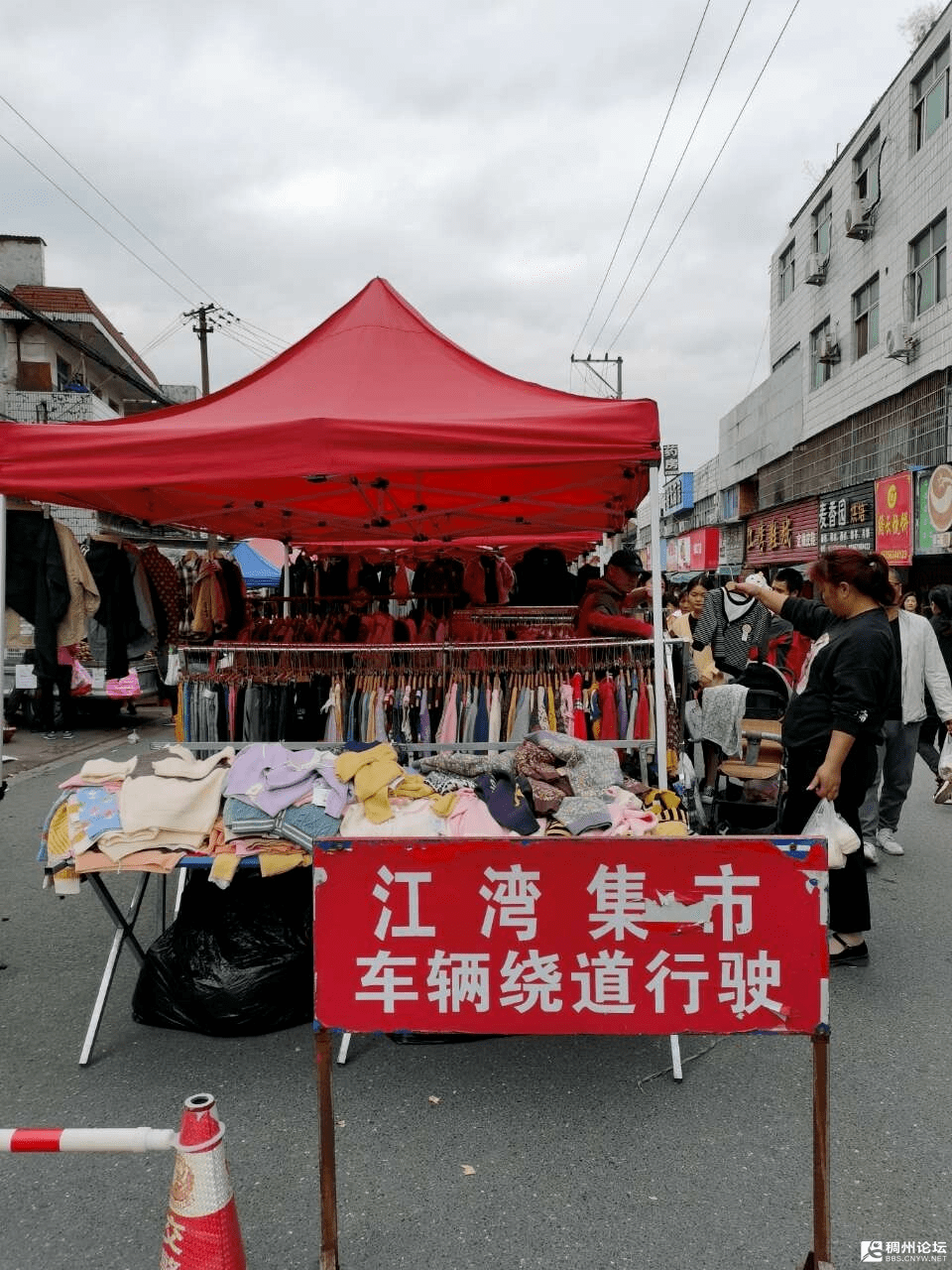 新鮮芡實毛線攤田雞各種口味的米花糖這個集市應有盡有全是秋冬的味道