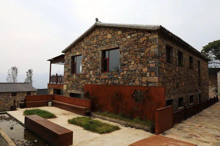 天马山庄红叶正红【作者简介】张少毅,中国民俗摄影家协会会员,山西省