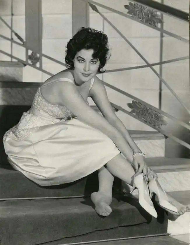 好莱坞黄金时代著名影星艾娃加德纳她的私生活太乱了