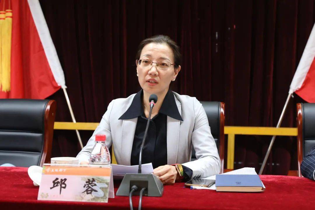 镇党委副书记邱蓉提出希望,廊下镇广大妇女和妇女工作者们要旗帜鲜明