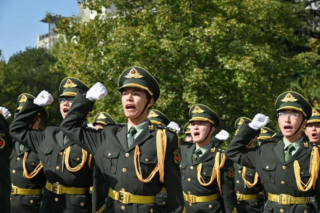 薪火相传爱国荣校学校举行第五届国旗班换届仪式