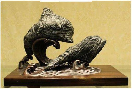 真是匠心独妙这些石头所配的底座令人拍手叫绝