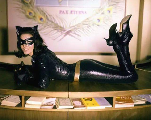 安妮·|小皮鞭+高跟鞋，8代真人版猫女，新《蝙蝠侠》猫女形象如何？