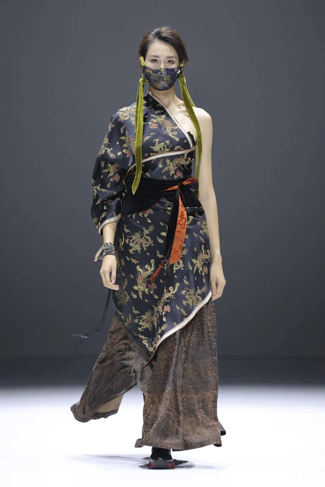 服装 S/S2022深圳时装周｜DAY4：别样角度，诠释「型」之烂漫