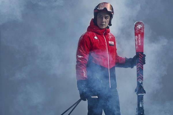 滑雪DESCENTE X ATOMIC联名滑雪系列，引领精准上道