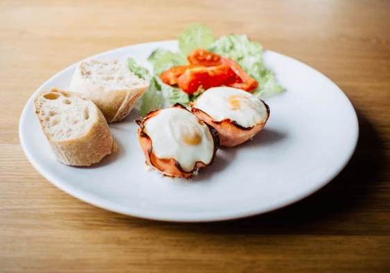 人体|老人每天早上吃一个鸡蛋,对身体到底好不好?听听专家怎么说