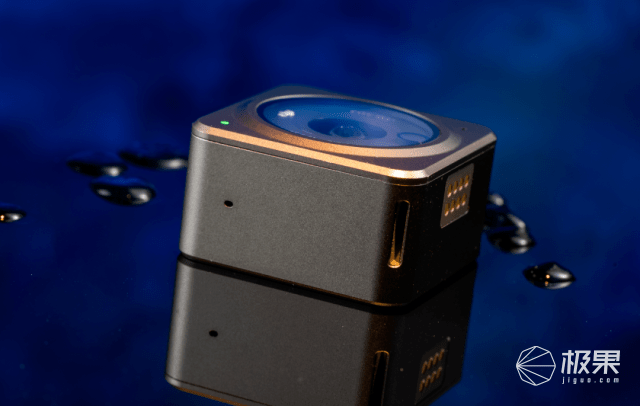 大疆「颠覆性」运动相机上手！模块化设计，一秒“吸”走你｜附视频