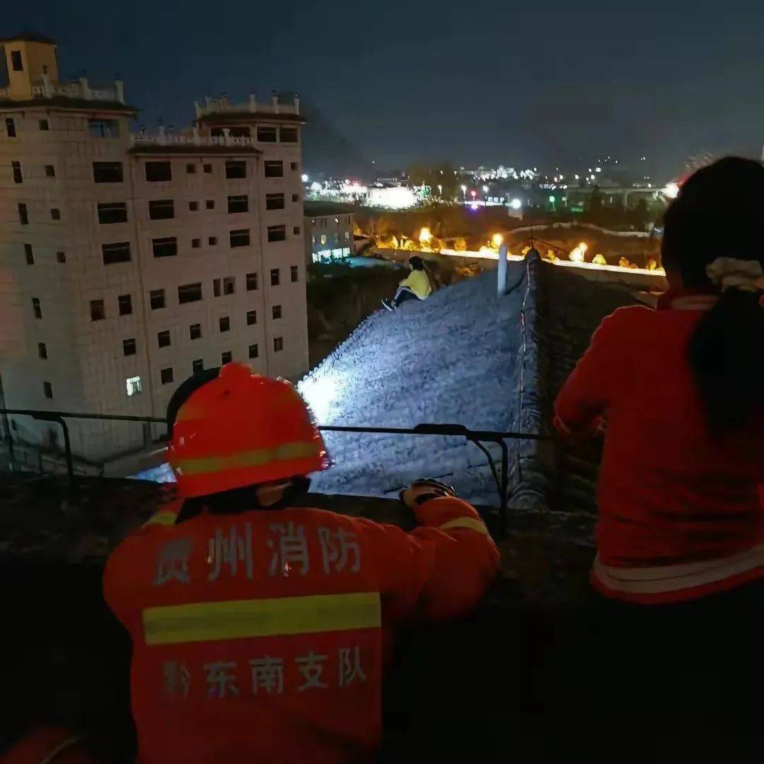上海虹桥火车站一女子坠楼，医院：还在抢救_网友_图片_情况