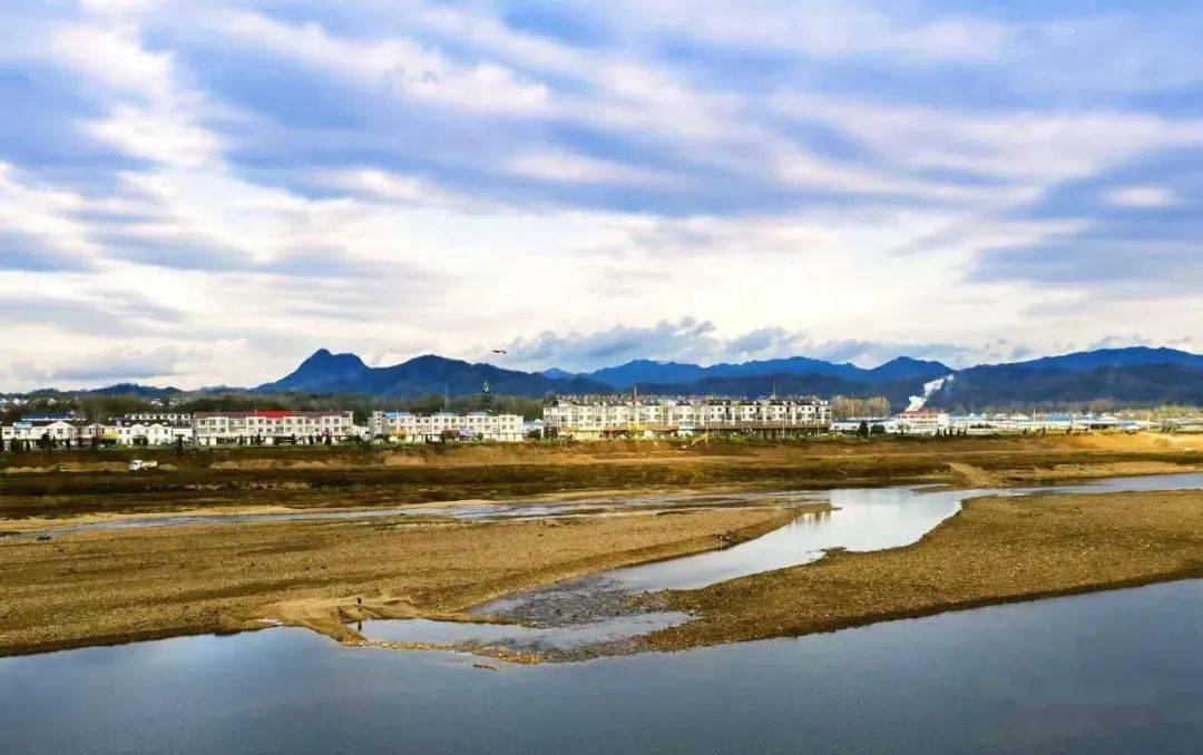 黑石渡镇产业兴旺村容美文明新风徐徐吹