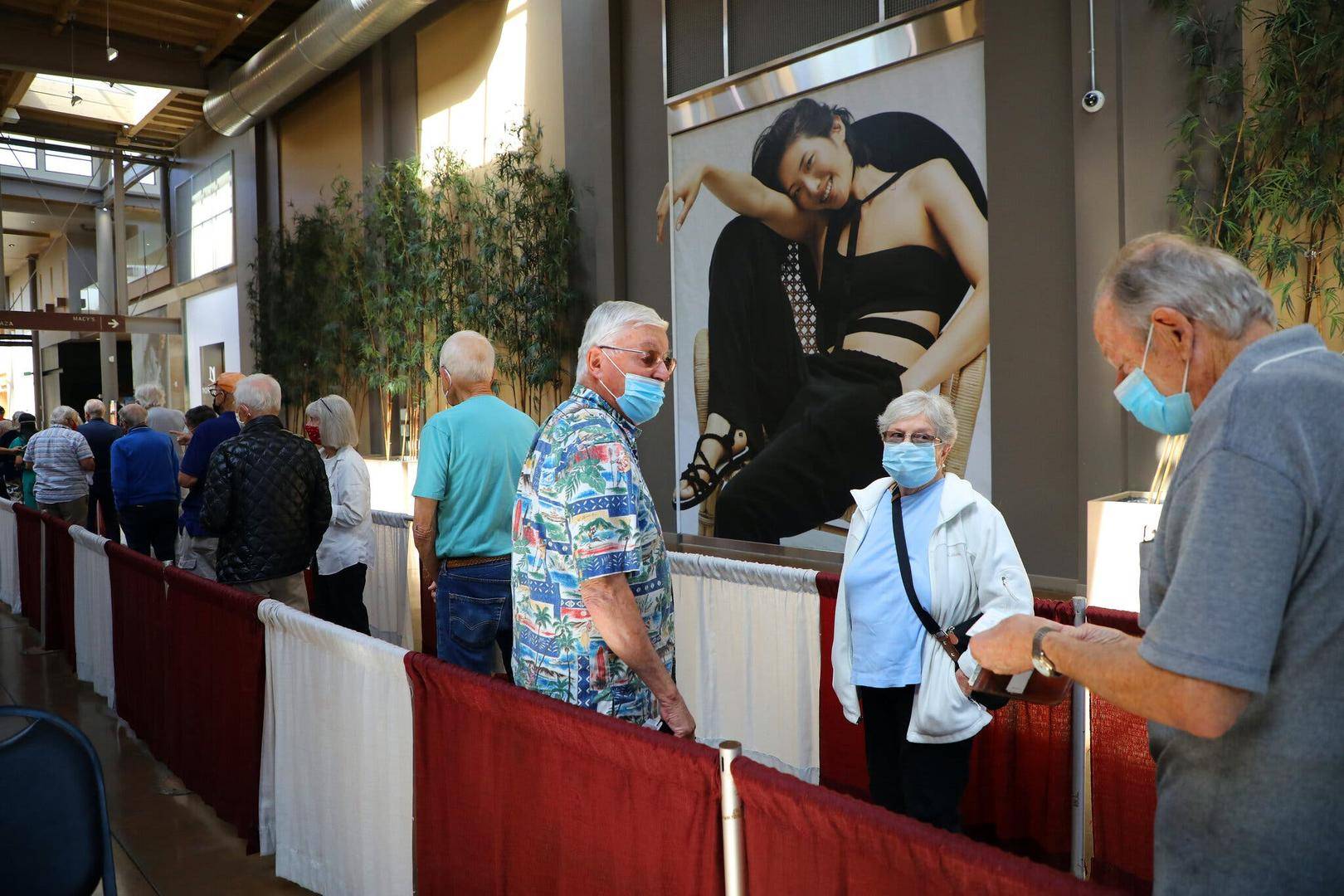 免疫|“注射疫苗6个月后，保护效用确实在降低”美国新冠疫苗新指南：这些人可接种第四剂