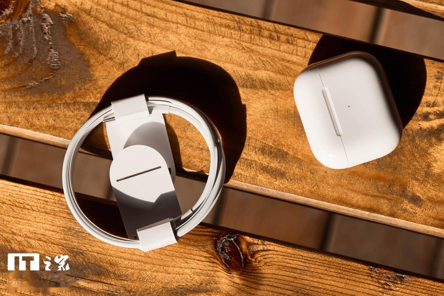 轮廓|【IT之家开箱】苹果AirPods 3图赏：全新轮廓设计，支持空间音频