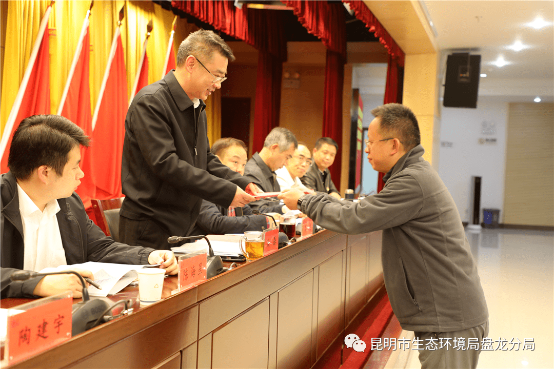 盘龙区各职能部门,街道办事处主要领导参加会议